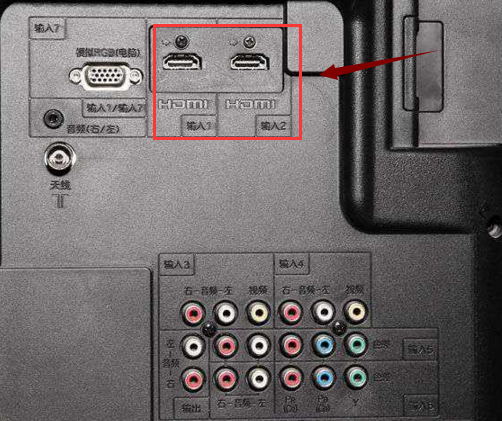 信号线连接完成后,接通电源启动设备,然后使用电视机遥控器选择信号源